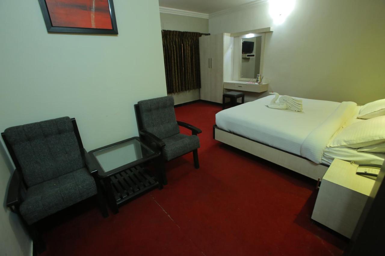 Hotel City Palace อูตี ภายนอก รูปภาพ