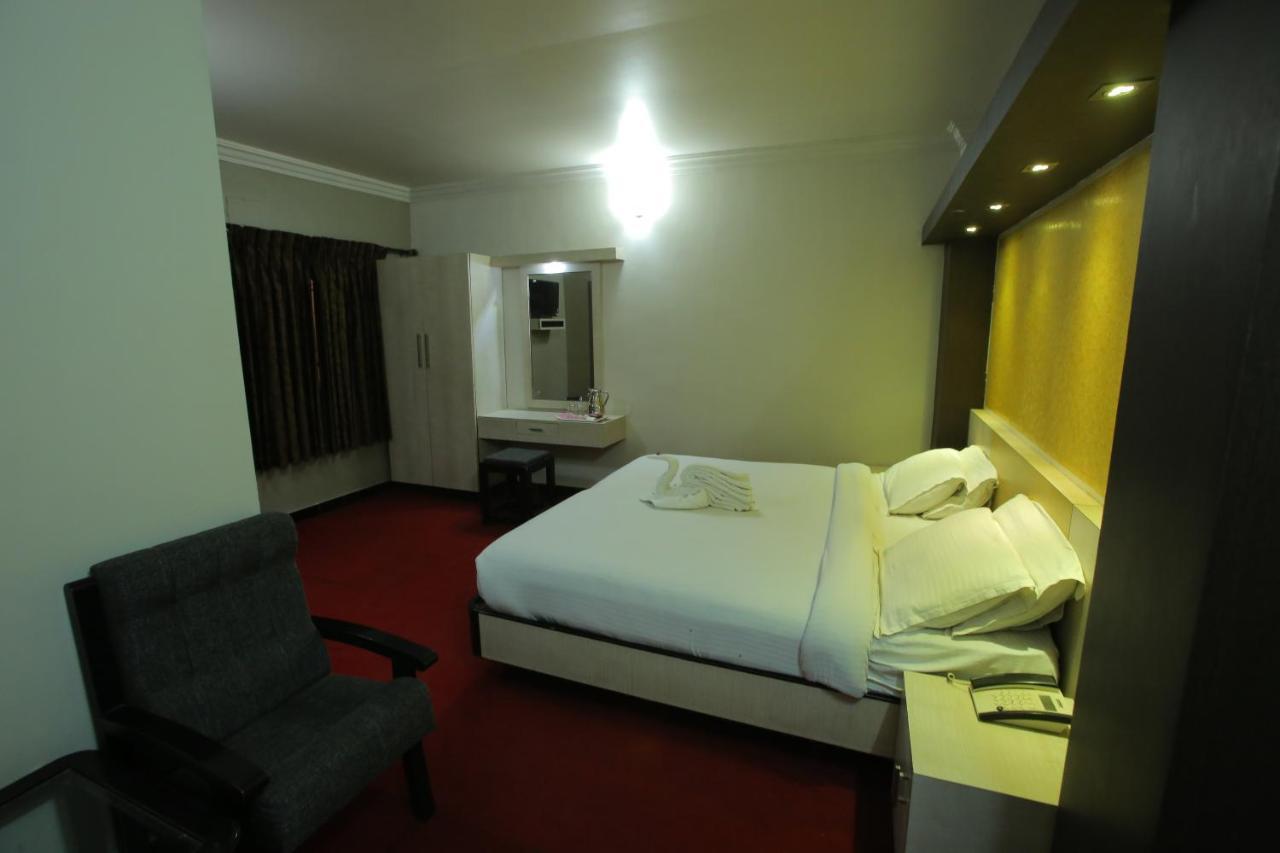 Hotel City Palace อูตี ภายนอก รูปภาพ